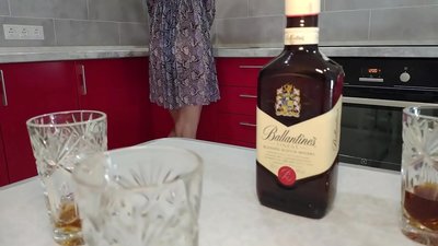 Sekso kun la ebria edzino de amiko. Mi esperas, ke mi ne gravedigos ŝin.